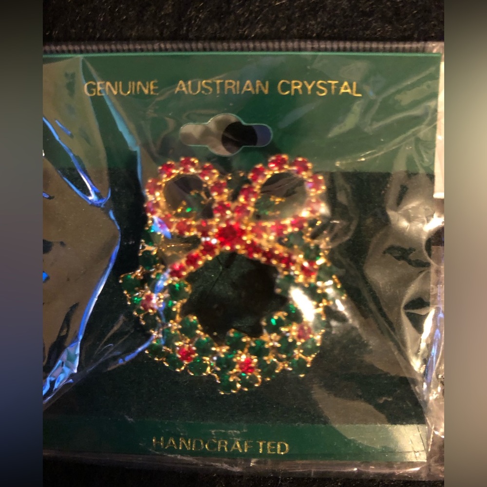 Christmas wreath pin